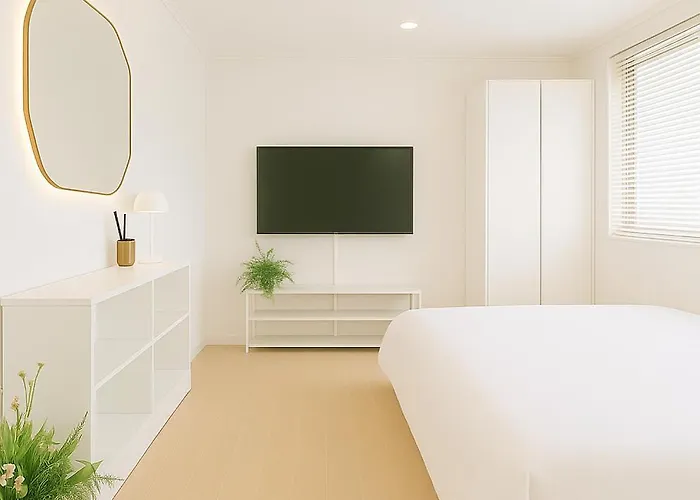 N Village Apartahotel 3*