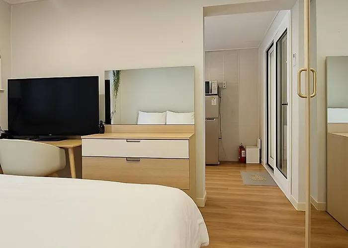 Apartahotel N Village 3*