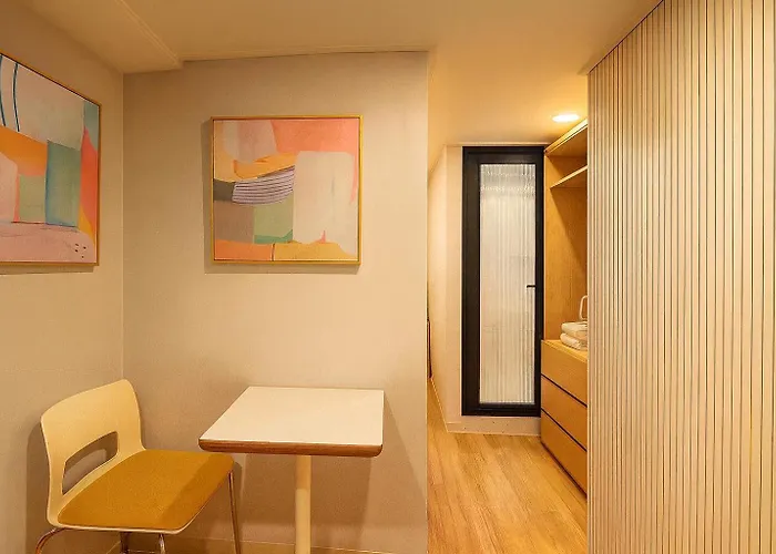 Apartahotel N Village 3*